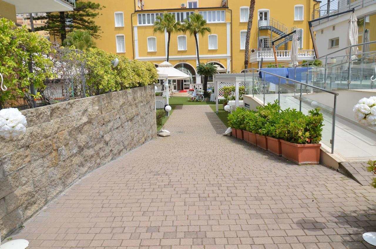 Hotel Mediterraneo Palace 4*